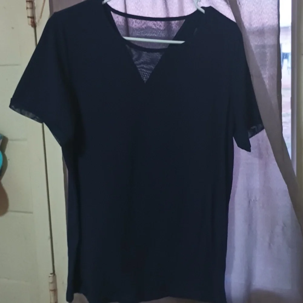 Ruby Ribbon top. Size M - Picture 3 of 4